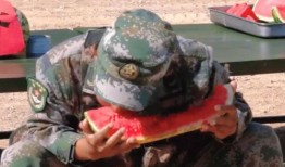 军营吃瓜比赛,吃瓜比赛欢乐多