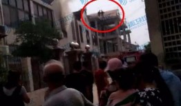 火灾老人吃瓜,老人吃瓜自救，上演生死时速