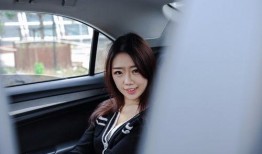 美女吃瓜吃货主播图片高清,美女主播化身吃货达人，高清美图尽展魅力