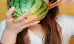 小美人吃瓜,一场甜蜜的吃瓜盛宴