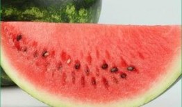 吃稍瓜长胖吗,吃稍瓜真的会长胖吗？揭秘水果热量与体重关系