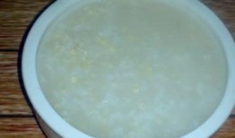 早上吃哈密瓜和小米粥,营养早餐新选择