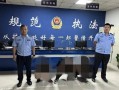警方抓捕吃瓜群众,抓捕现场，吃瓜群众成焦点