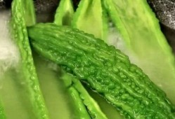 凉瓜别再炒着吃,告别炒菜，探索凉拌与创意烹饪的艺术