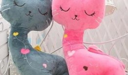 小羊吃喜瓜,田园生活中的温馨一幕