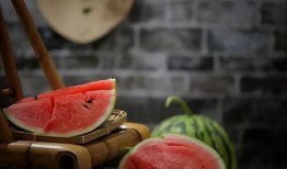 夏日吃瓜诗句,品读古风诗句中的清凉夏日